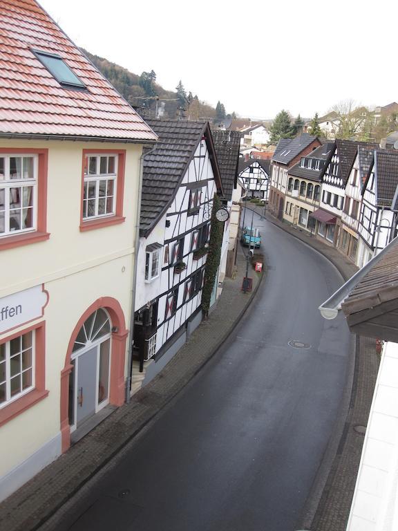 - An Der Kunstakademie Heimbach